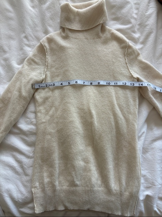 100% cashmere Cream Turtleneck Sweater - Picture 4 of 6